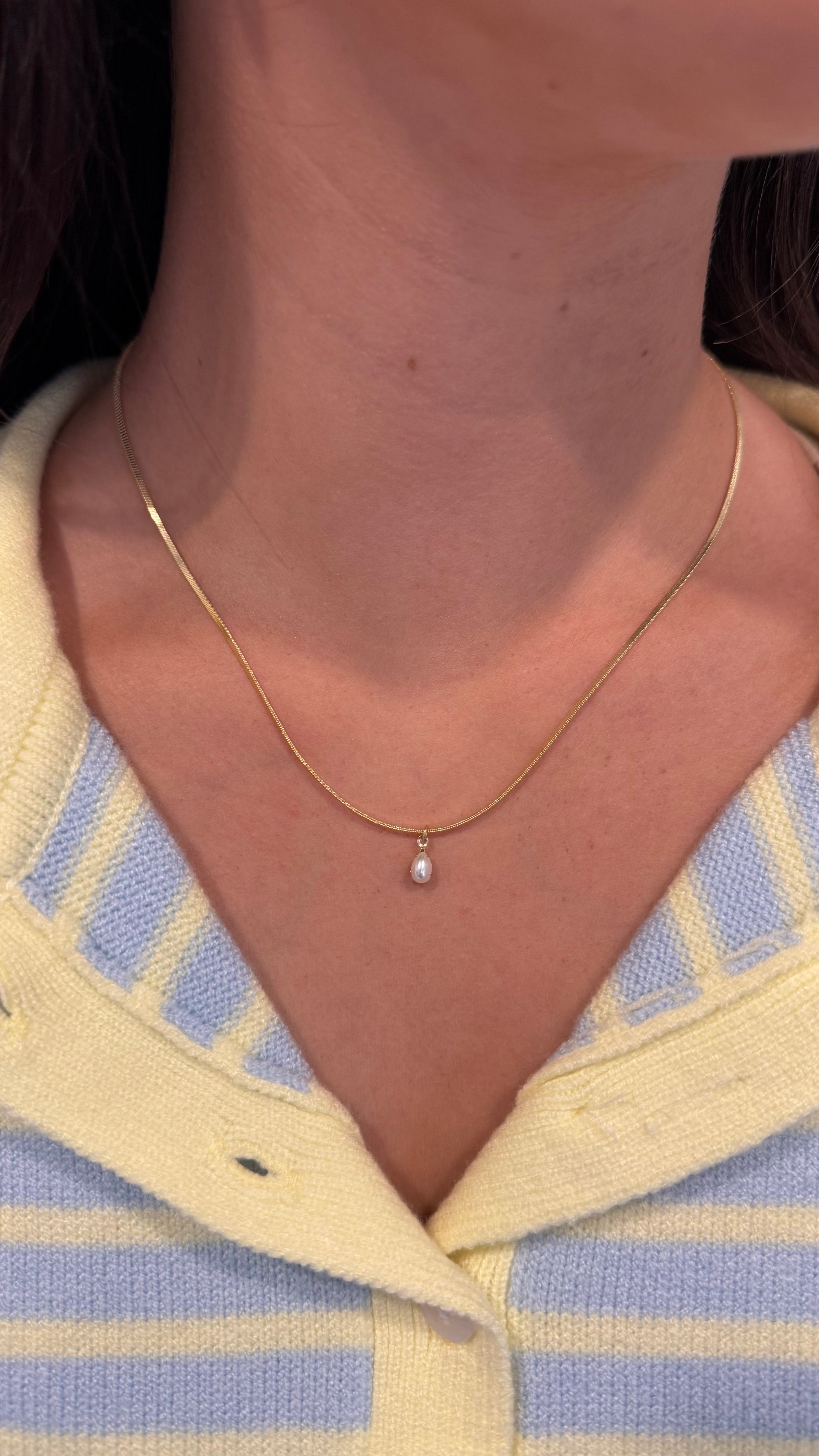 Pearl Teardrop Dainty Necklace