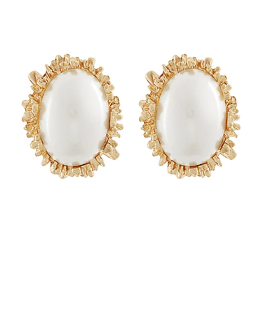 Oval Pearl Earrings