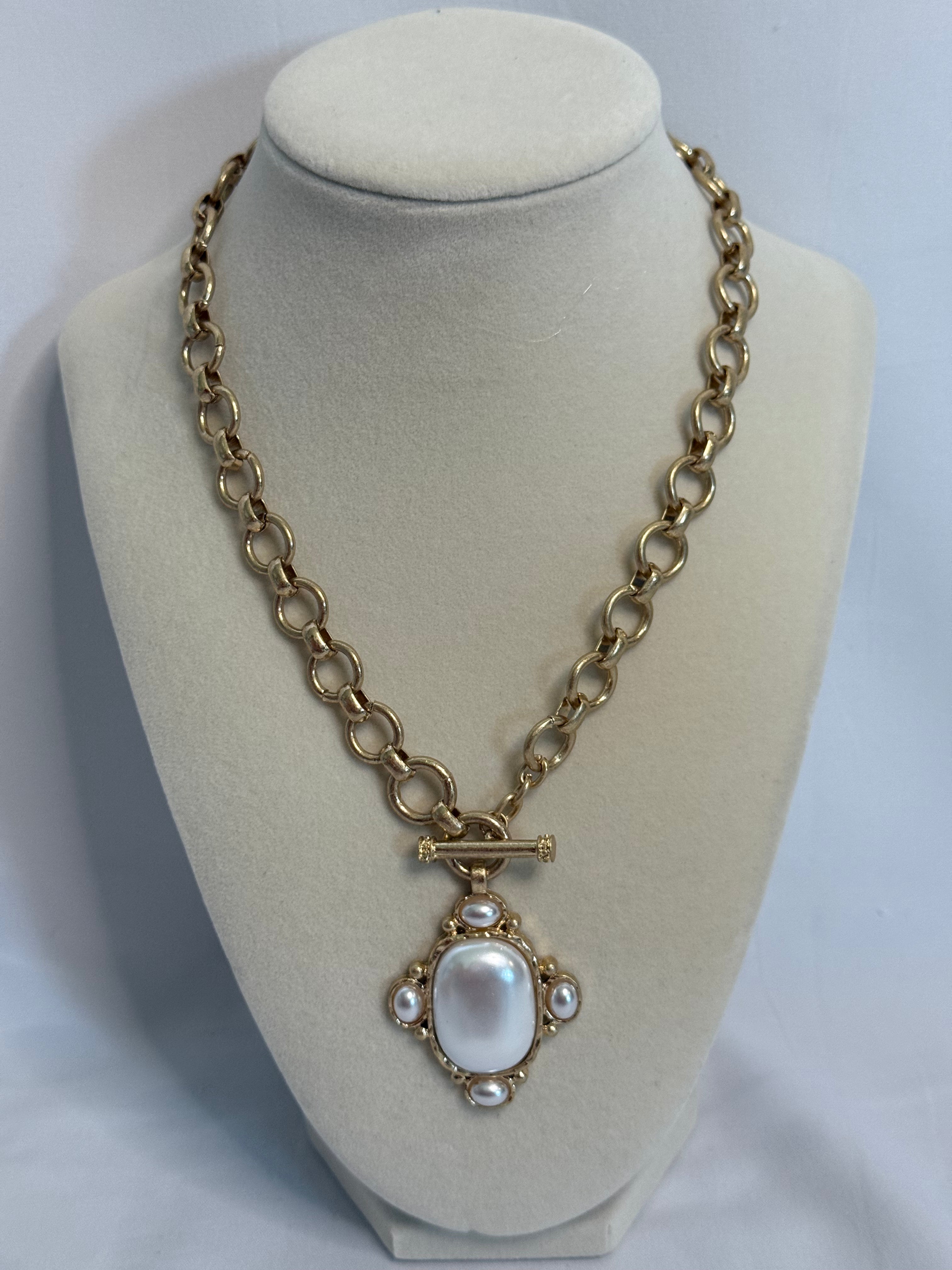 Pearl Oval Ncklace